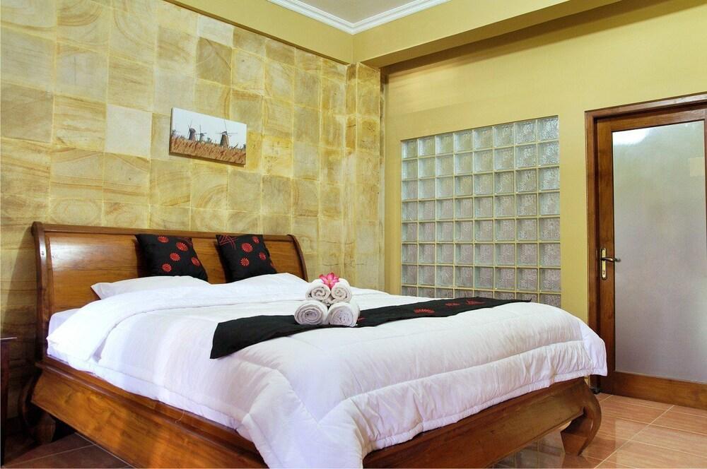 Ndalem Bantul Hotel Gandok Luaran gambar