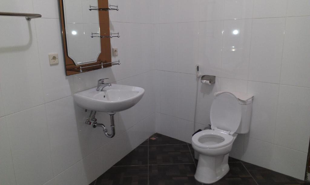 Ndalem Bantul Hotel Gandok Bilik gambar